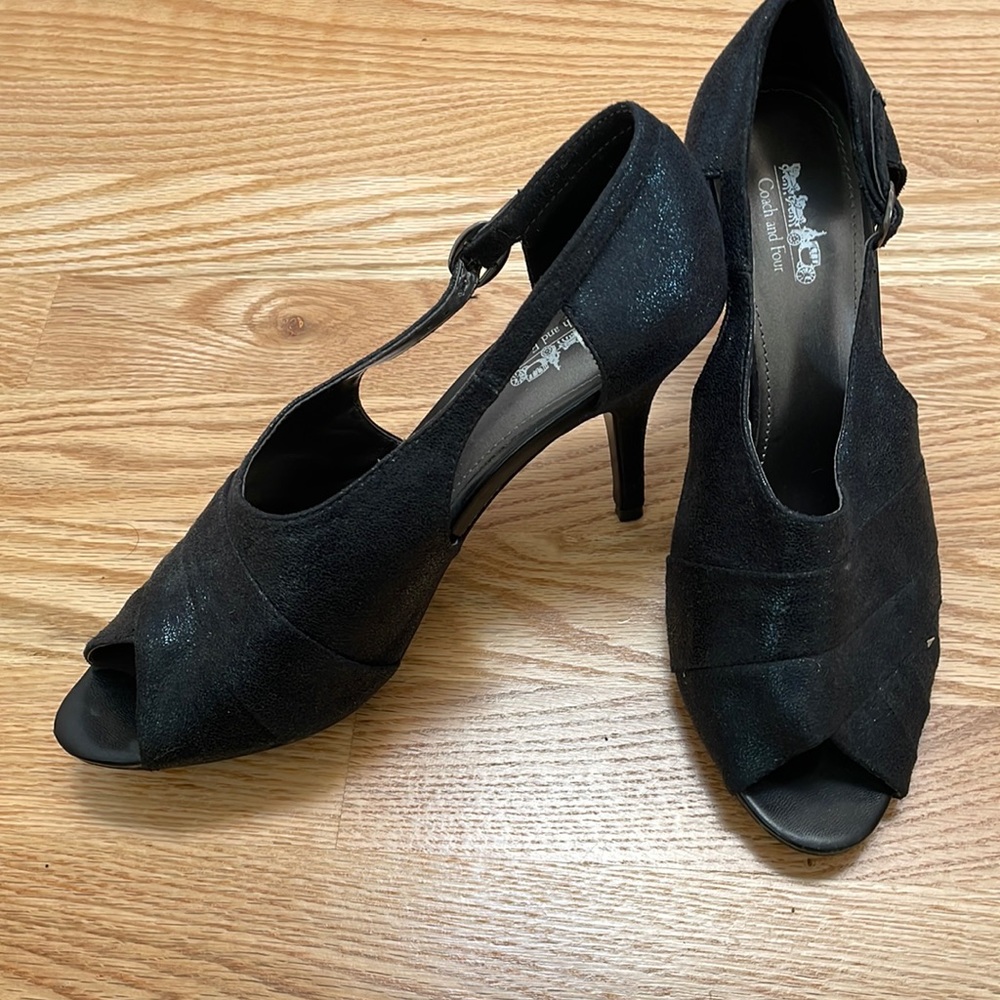 UEC - size 8 1/2 heels